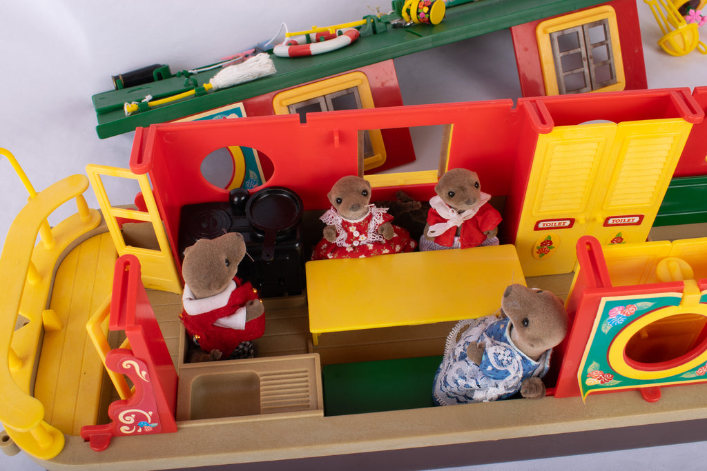 Sylvanian Families Vandyke Otter Family and Rose of Sylvania Canal Bost