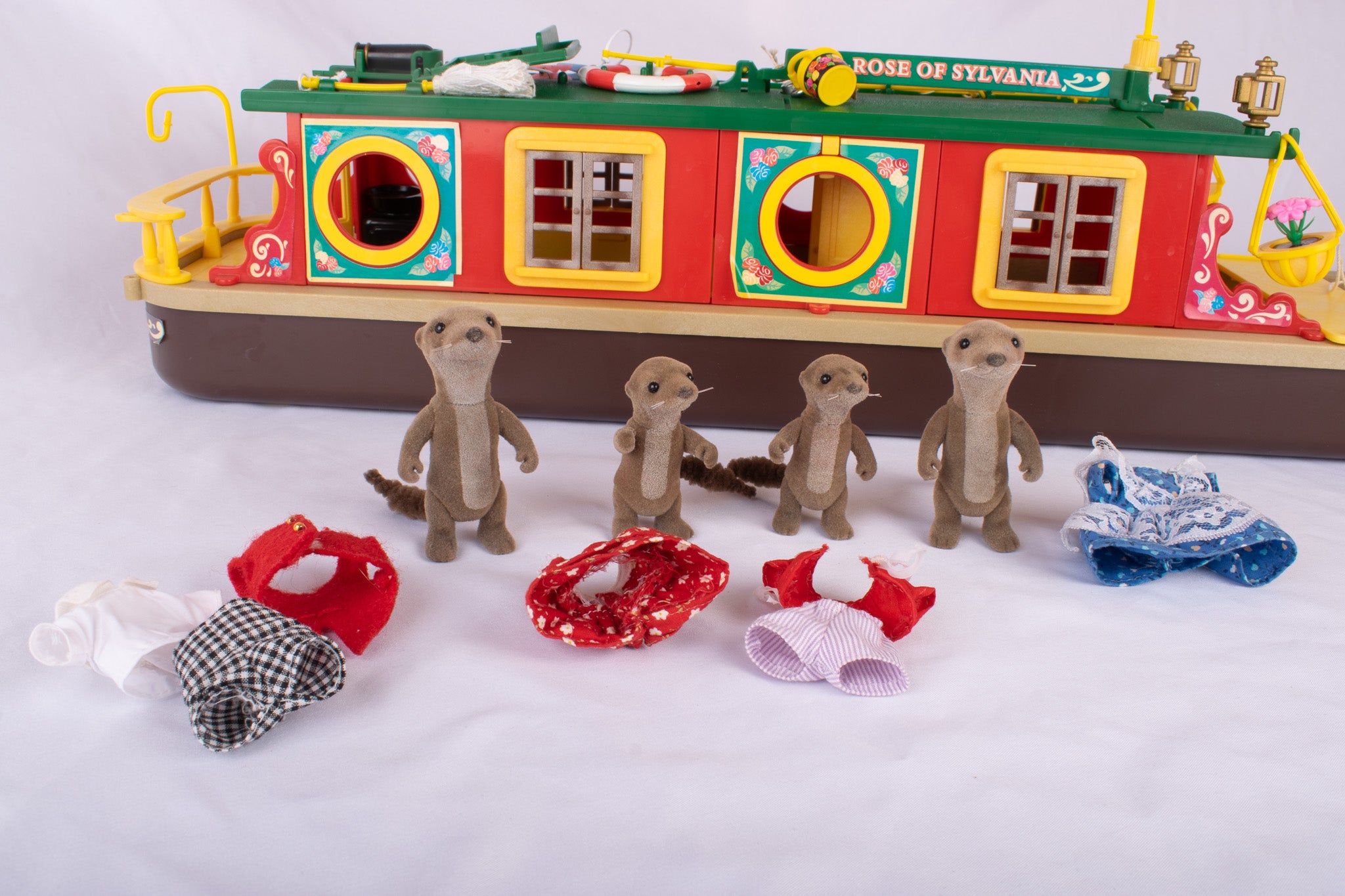 Sylvanian Families Vandyke Otter Family and Rose of Sylvania Canal Bost