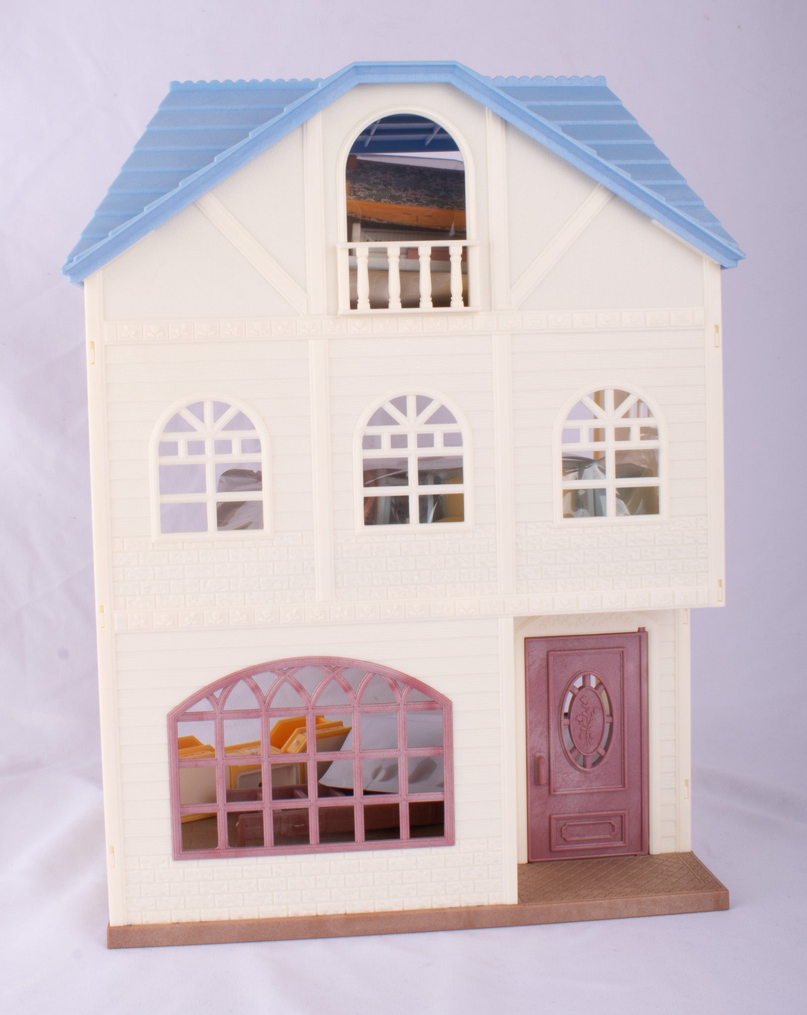 Sylvanian Families Sky Blue Terrace House with 38 Accessories