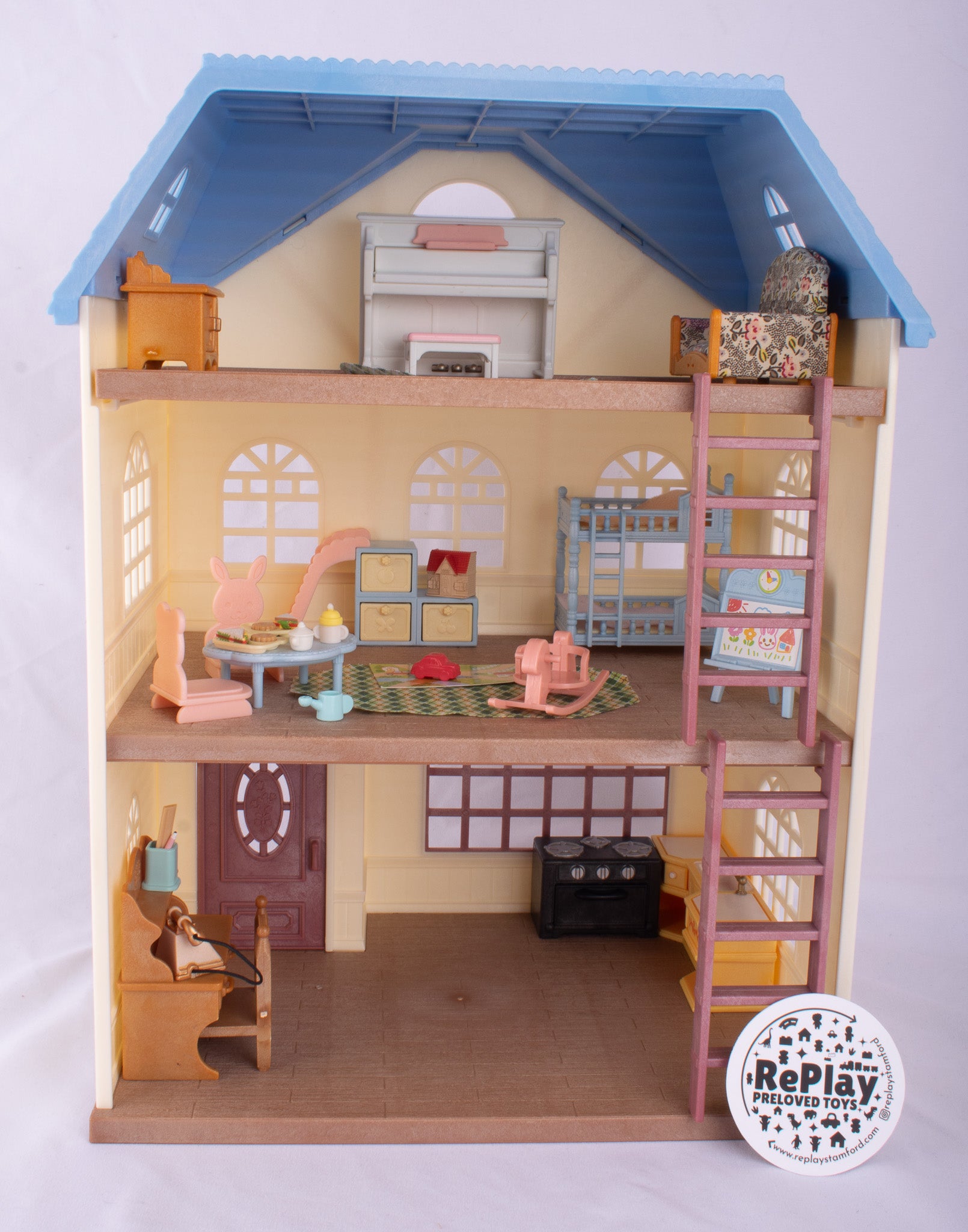 Sylvanian Families Sky Blue Terrace House with 38 Accessories