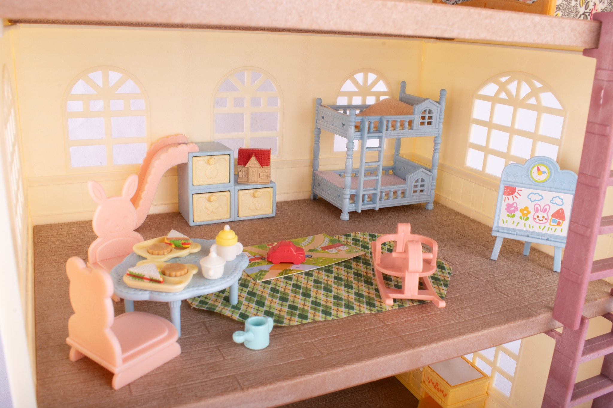 Sylvanian Families Sky Blue Terrace House with 38 Accessories