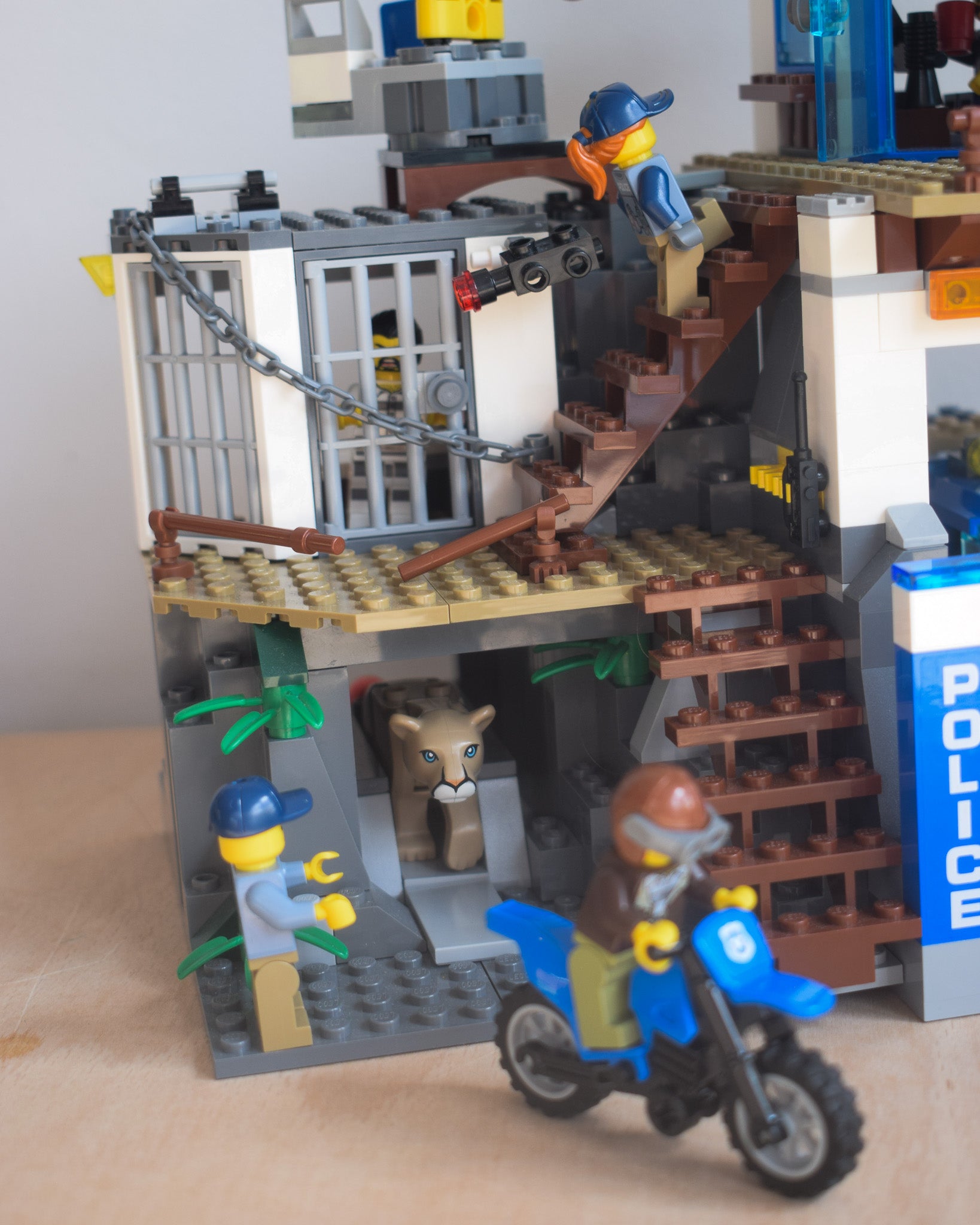 LEGO® 60174 Mountain Police Headquarters