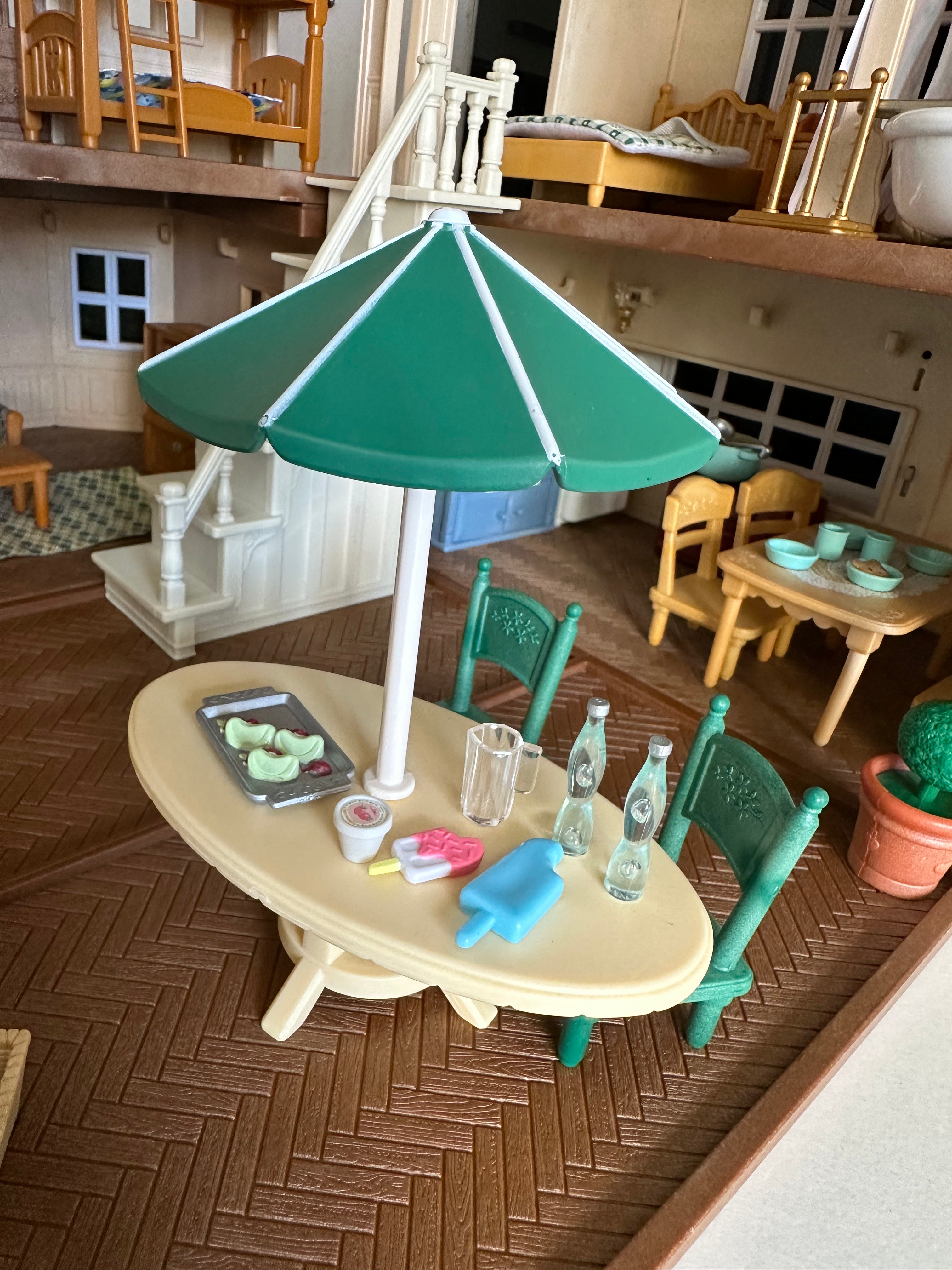 Sylvanian Families® Replay Remix - The Red Roof Country Manor