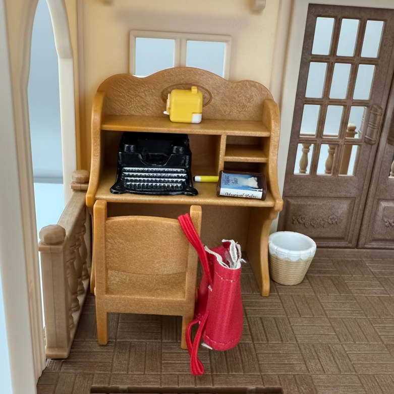 Sylvanian Families® Replay Remix - The Red Roof Country Manor