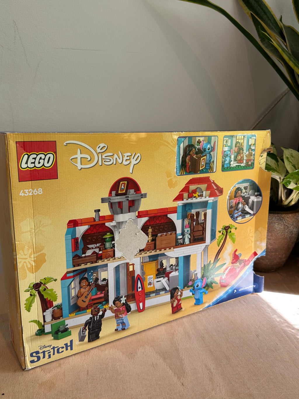 LEGO® 43268 - Disney Lilo and Stitch Beach House
