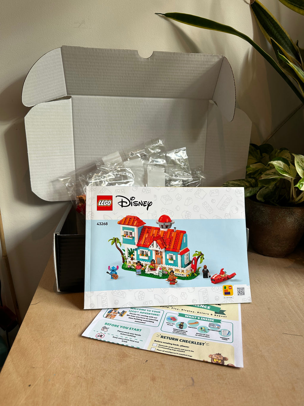 LEGO® 43268 - Disney Lilo and Stitch Beach House